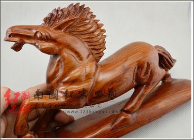 26cm整木雕馬工藝品 紅木小馬的擺放藝術與風水講究